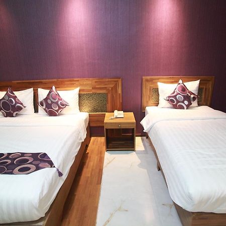 Hotel 9 Mile Rangoon Buitenkant foto