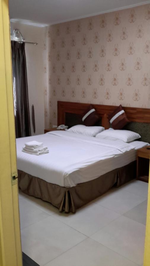 Hotel 9 Mile Rangoon Buitenkant foto