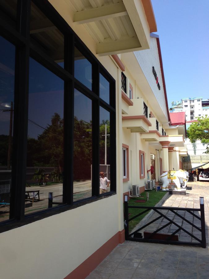 Hotel 9 Mile Rangoon Buitenkant foto