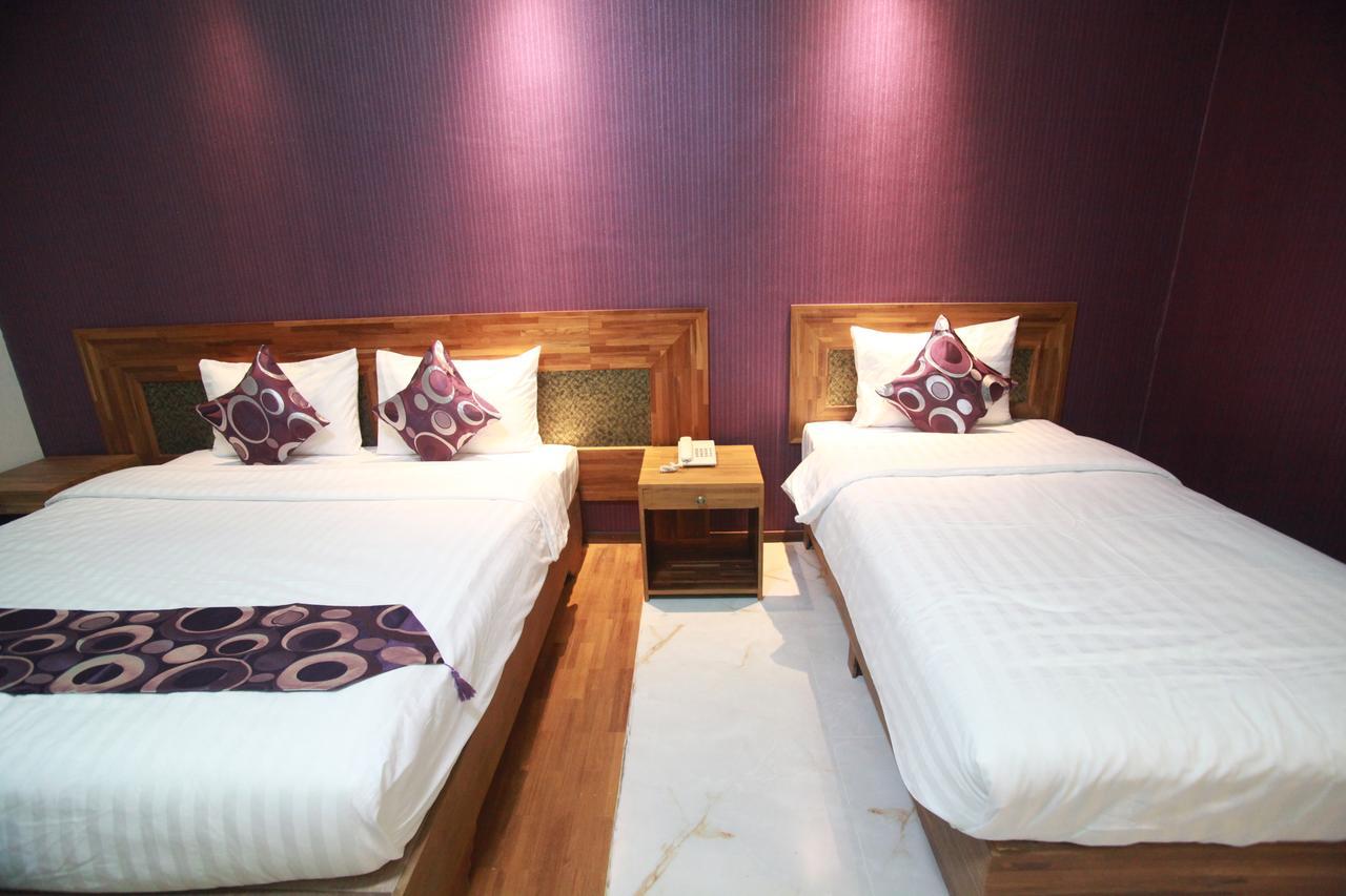 Hotel 9 Mile Rangoon Buitenkant foto