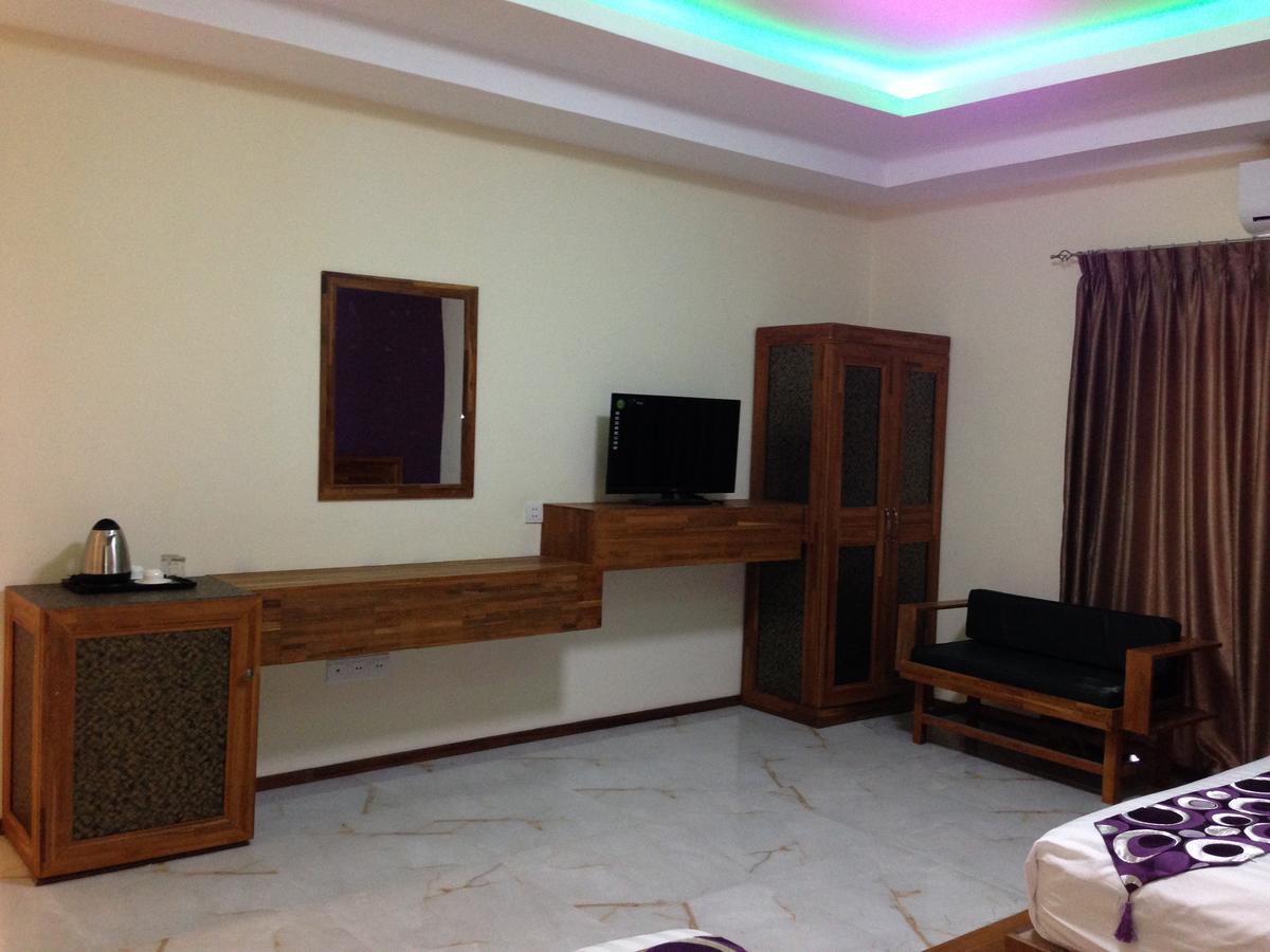 Hotel 9 Mile Rangoon Buitenkant foto
